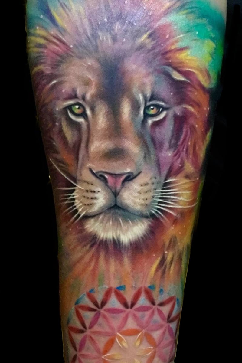 Tatuaje León Tecnicolor