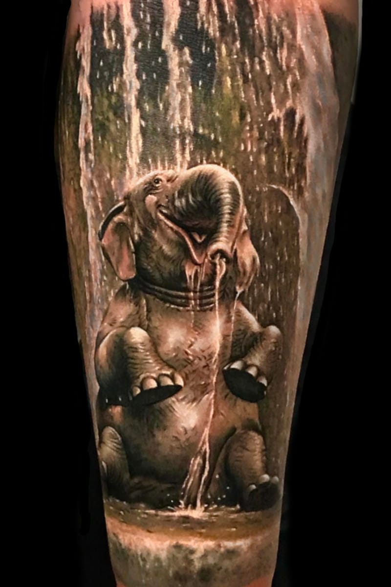 Tatuaje de Elefante en Cascada