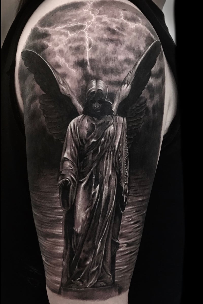 Tatuaje de Angel en tormenta