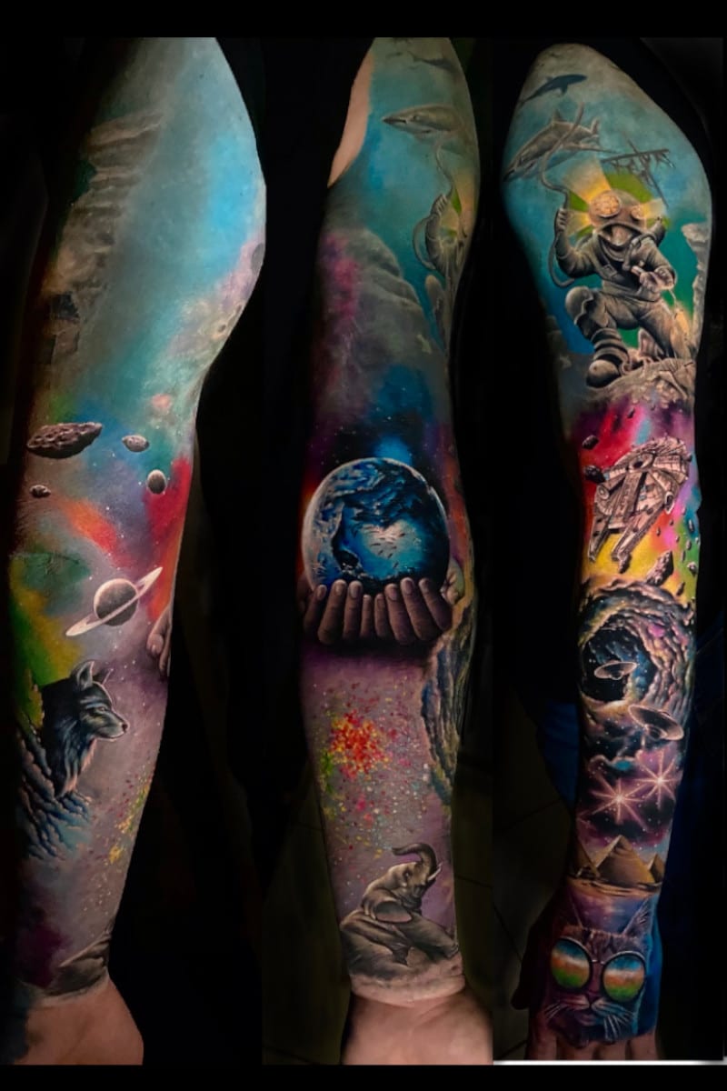 Tatuaje de Mundos Cósmicos