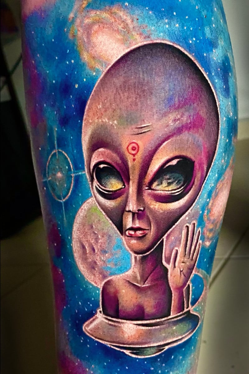 Tatuaje de Alien Saludando