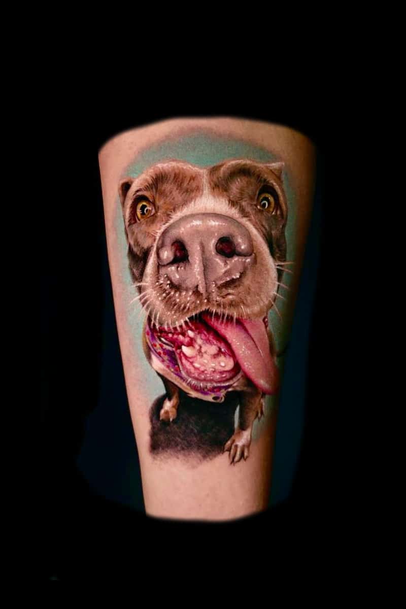 Tatuaje Perro sacando la lengua