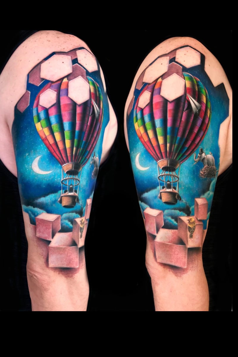 Tatuaje hiper-realista globos aerostaticos