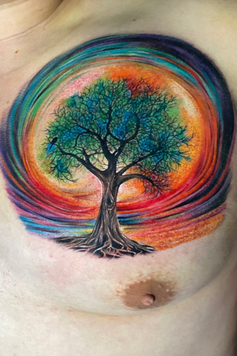 Tatuaje de Árbol con Arcoiris