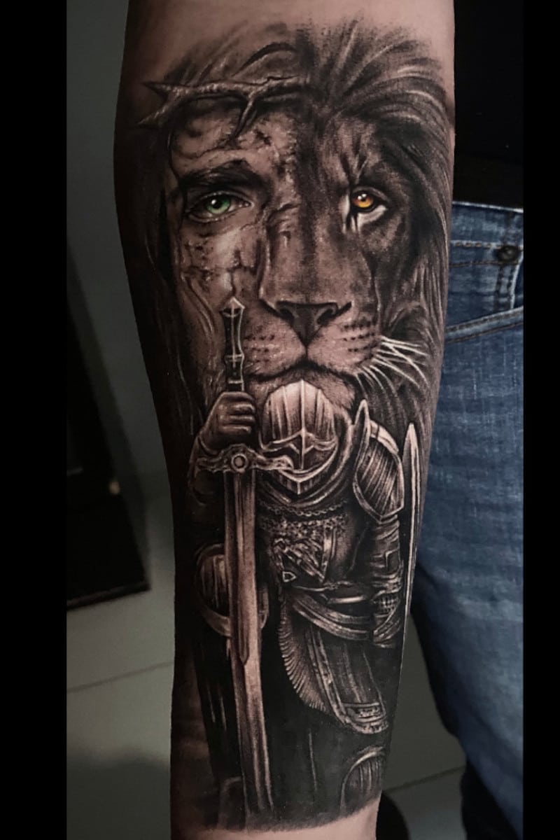 Tatuaje de Guerrero León Cristo