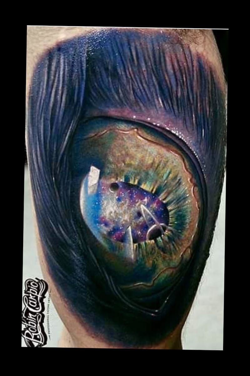 realistic-eye-purpled-universe