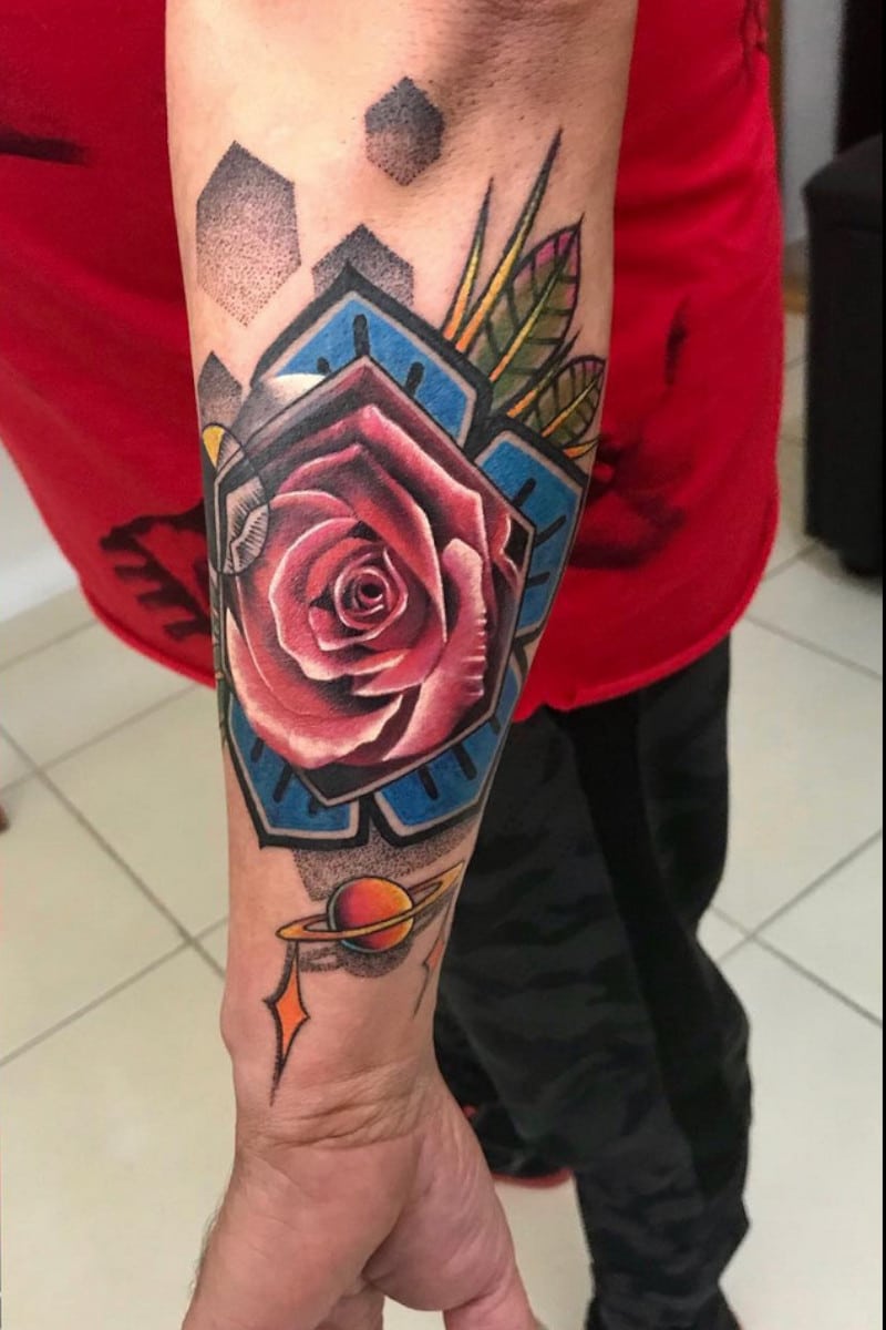 cosmic-rosa-plumas-saturno