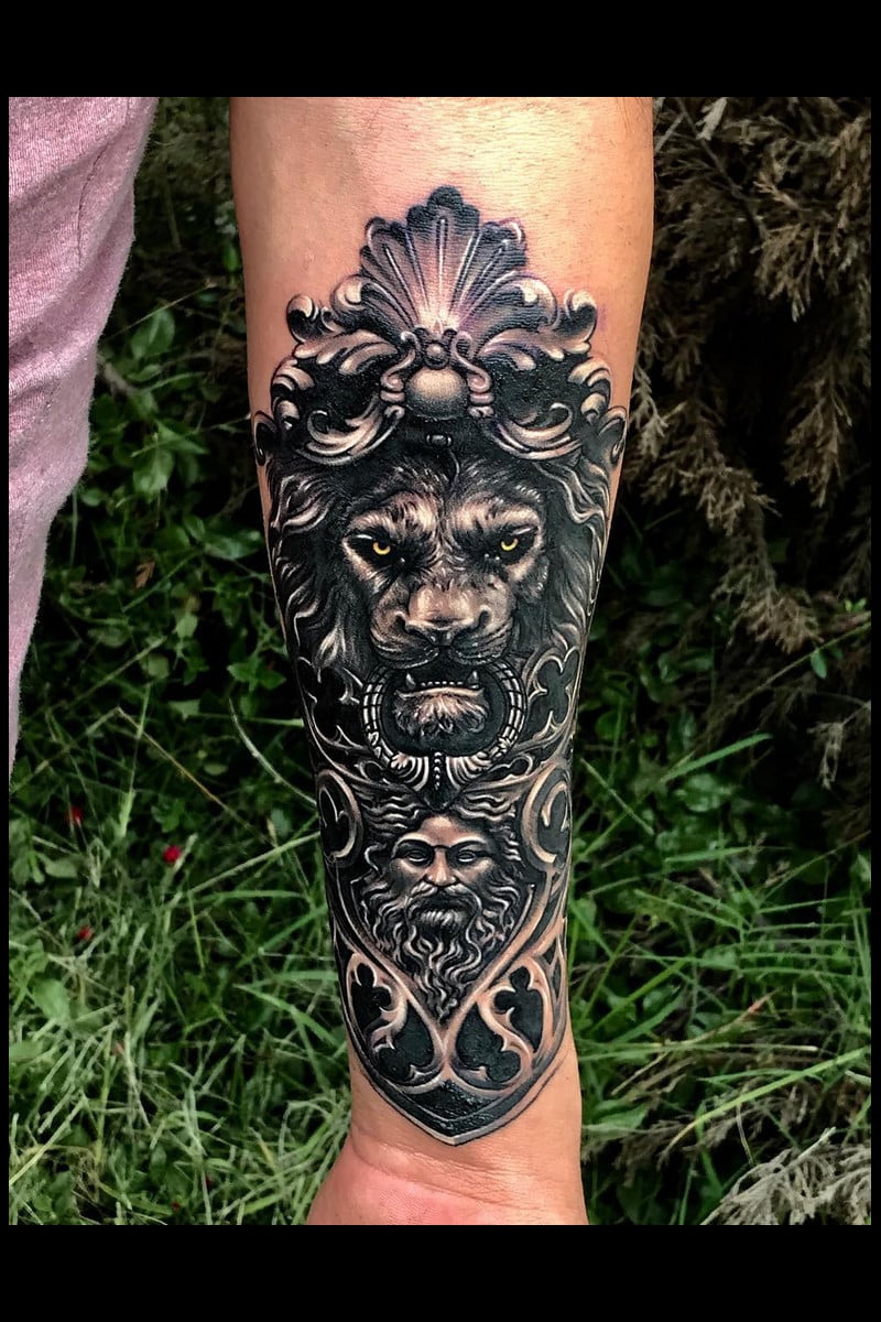 realistic-aldaba-leon