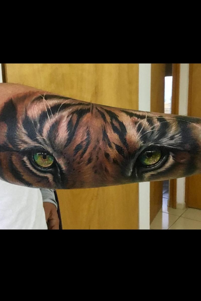 realistic-eyes-of-the-tiger